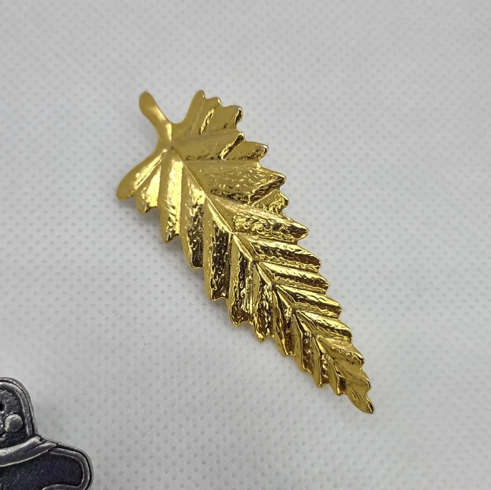 Bundle of‎ Vintage Brooches and Pins